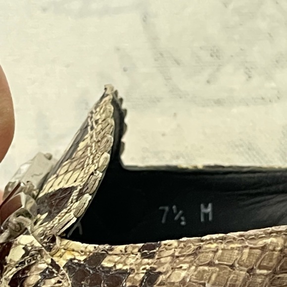 Stuart Weitzman Snake skin mule heel shoe with Jewel detail - Picture 4 of 5